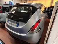 Usata Lancia Ypsilon Silver 69 CV (50 kW) 2021 Argento Utilitaria