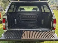 Usata Nissan Navara 133 CV (97 kW) 2004 Grigio Pick-up