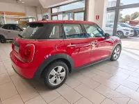 Begagnad Mini ONE 102 HK (75 kW) 2018 Röd Halvkombi