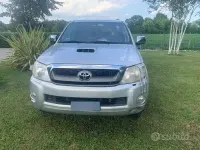 Usata Toyota HiLux 171 CV (125 kW) 2010 Grigio Pick-up