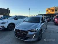 Usata Peugeot 208 Allure 102 CV (75 kW) 2022 Grigio Utilitaria