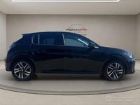 Usata Peugeot 208 Allure 101 CV (74 kW) 2023 Nero Utilitaria