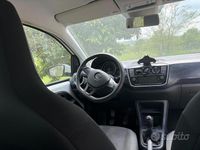 Begagnad VW up! 2019 Vit Halvkombi