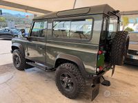 Usado Land Rover Defender 122 CV (89 kW) 2008 Verde SUV