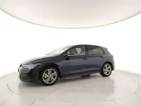 Usata VW Golf VIII R-line 131 CV (96 kW) 2023 Atlantic blue metallizzato Berlina