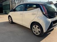 Usata Toyota Aygo X-clusiv 69 CV (50 kW) 2016 Bianco Utilitaria