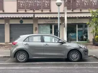 Usata Kia Rio 84 CV (61 kW) 2021 Grigio Berlina