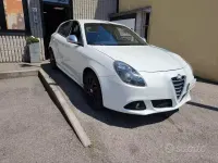 Usata Alfa Romeo Giulietta Exclusive 141 CV (103 kW) 2012 Bianco metallizzato Utilitaria