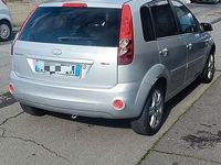 Usata Ford Fiesta 68 CV (50 kW) 2008 Grigio Utilitaria
