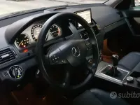 Usata Mercedes C220 170 CV (125 kW) 2007 Nero Berlina