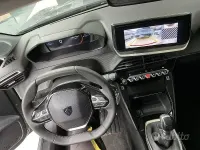 Usata Peugeot 208 Allure 101 CV (74 kW) 2025 Grigio Utilitaria