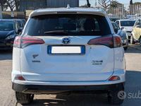 Usata Toyota RAV4 155 CV (114 kW) 2018 Bianco Monovolume