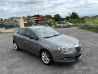 Usata Lancia Delta 120 CV (88 kW) 2013 Marrone Utilitaria