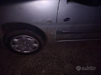 Usata Peugeot 106 57 CV (41 kW) 2002 Grigio Utilitaria