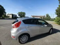Usata Ford Fiesta 82 CV (60 kW) 2011 Grigio Utilitaria