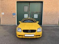 Usata Mercedes SLK230 AMG 193 CV (141 kW) 1999 Giallo yellowstone Cabrio