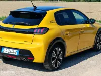 Usata Peugeot 208 GT-line 102 CV (75 kW) 2020 Giallo Utilitaria