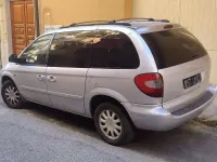 Usata Chrysler Voyager 141 CV (103 kW) 2004 Argento Monovolume