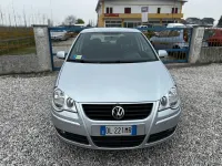 Usata VW Polo Trendline 75 CV (55 kW) 2005 Argento Berlina