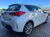 Usata Toyota Auris Hybrid Lounge 99 CV (72 kW) 2013 Bianco Berlina