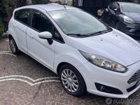 Usata Ford Fiesta Titanium 97 CV (71 kW) 2014 Bianco Utilitaria