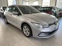 Usata VW Golf VIII Life 116 CV (85 kW) 2021 Argento Berlina