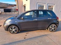 Usata Toyota Yaris Sol 90 CV (66 kW) 2011 Grigio Utilitaria
