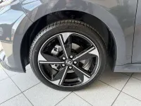 Nuova Toyota Yaris Hybrid Premium 131 CV (96 kW) 2026 Grigio Berlina