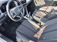 Usata VW T-Roc Life 110 CV (80 kW) 2023 Beige SUV