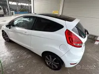 Usata Ford Fiesta 82 CV (60 kW) 2011 Bianco Berlina