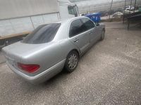 Usata Mercedes E200 136 CV (100 kW) 1999 Grigio Berlina