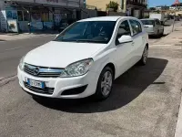 Usata Opel Astra Enjoy 88 CV (64 kW) 2010 Bianco Berlina