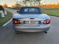 Usata Mazda MX5 110 CV (80 kW) 2001 Gray Cabrio