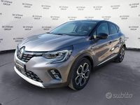 Usata Renault Captur Engineered 143 CV (105 kW) 2023 Grigio SUV