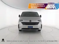 Usata VW Caravelle Life 150 CV (110 kW) 2025 Light grey metallizzato Furgone