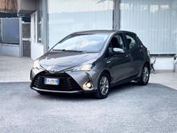 Usata Toyota Yaris Hybrid 73 CV (53 kW) 2017 Marrone Berlina