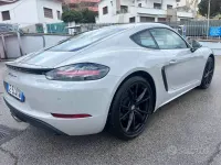 Usata Porsche 718 Cayman 300 CV (220 kW) 2019 Grigio Coupé