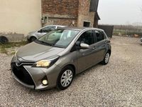 Usata Toyota Yaris Active 89 CV (65 kW) 2014 Marrone Berlina
