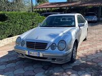 Usata Mercedes E270 Elegance 170 CV (125 kW) 2000 Argento Berlina