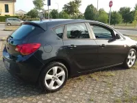 Usata Opel Astra 140 CV (102 kW) 2013 Nero Berlina