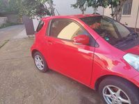 Usata Toyota iQ Active 98 CV (72 kW) 2011 Rosso Utilitaria