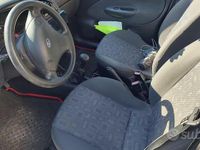 Usata Ford Fiesta 75 CV (55 kW) 2002 Grigio Utilitaria