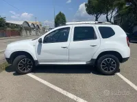 Usata Dacia Duster Lauréate 109 CV (80 kW) 2016 Bianco SUV
