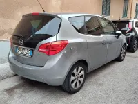 Usata Opel Meriva 95 CV (69 kW) 2011 Argento Monovolume