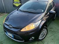 Usata Ford Fiesta Titanium 95 CV (69 kW) 2010 Grigio Utilitaria