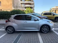 Usata Toyota Yaris Hybrid Lounge 92 CV (67 kW) 2024 Argento Berlina
