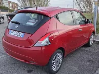 Begagnad Lancia Ypsilon Silver 69 HK (50 kW) 2015 Röd Halvkombi