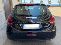 Usata Peugeot 208 Active 75 CV (55 kW) 2016 Nero Utilitaria