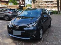 Usata Toyota Aygo X-play 69 CV (50 kW) 2015 Blu Utilitaria