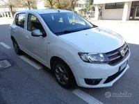 Usata Dacia Sandero Ambiance 75 CV (55 kW) 2016 Bianco pastello Berlina